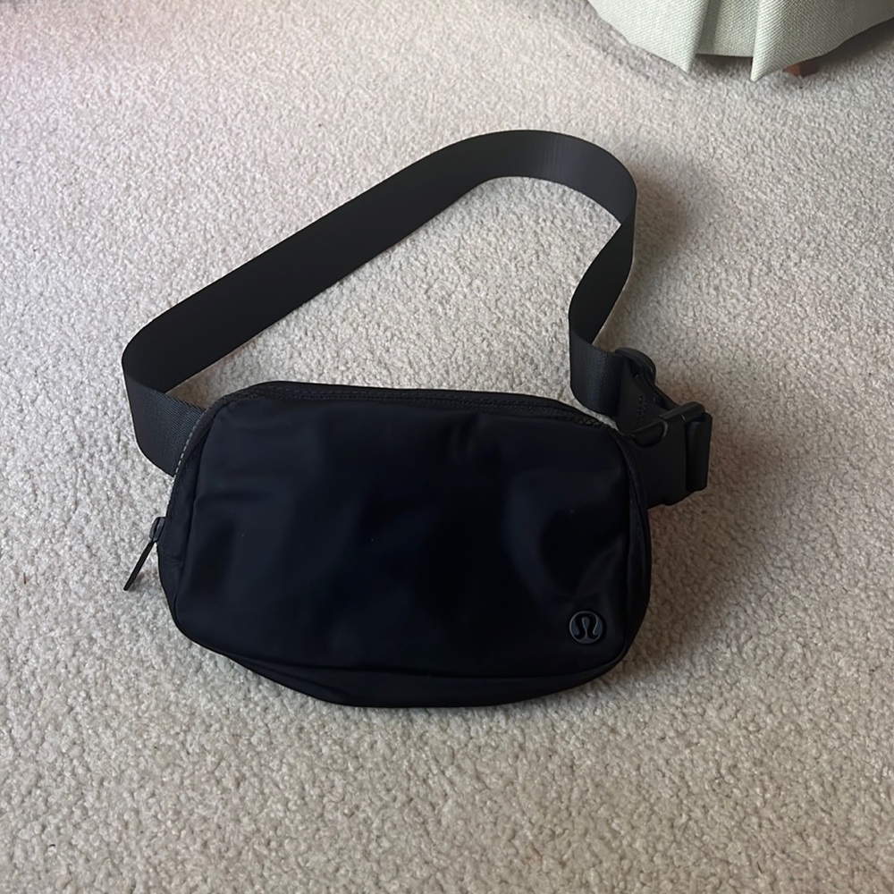 Black Lululemon Belt Bag